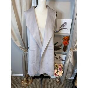 HYFVE NWT size Medium Open Sleeveless Gray Layer Piece with Pockets Faux Suede